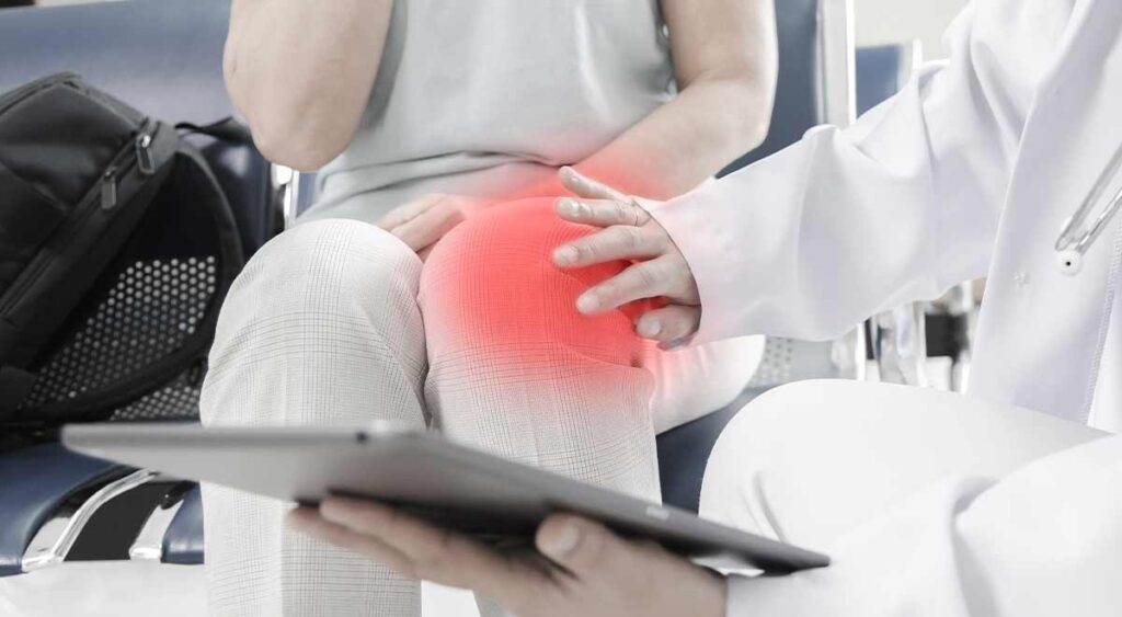 A man in the hospital with severe knee pain highlights the debilitating effects of tendonitis. Learn what tendonitis is, its causes, symptoms, and treatment options.